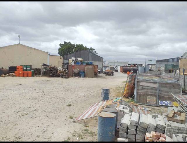 1,490M² INDUSTRIAL YARD FOR SALE IN BRACKENFELL INDUSTRIAL